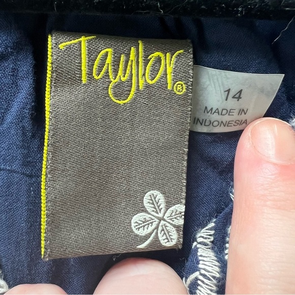 Taylor Navy Eyelet Embroidered A-Line Sleeveless Dress w/ Scalloped Trim Size 14 - Picture 4 of 10